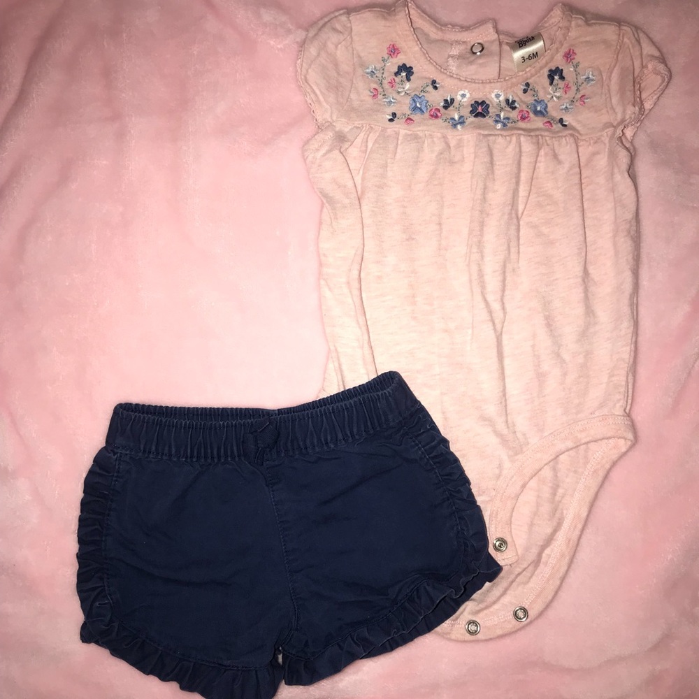 Baby girl outfit size 6 months
